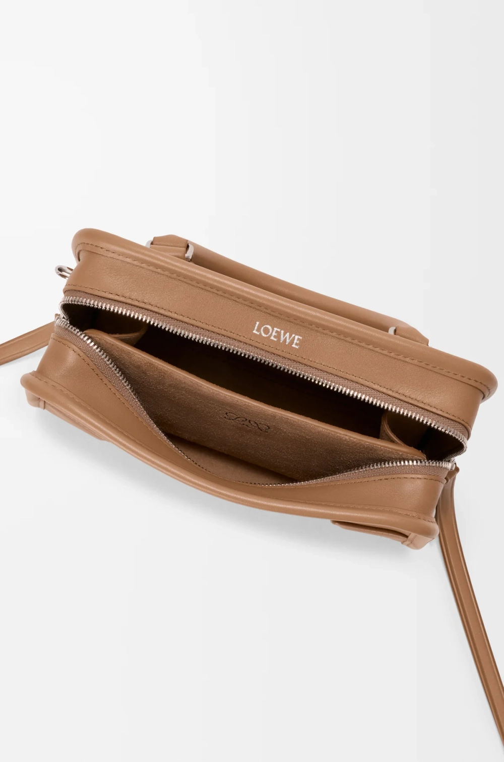 Loewe Мини-сумка Amazona 180 из мягкой телячьей кожи, мокко