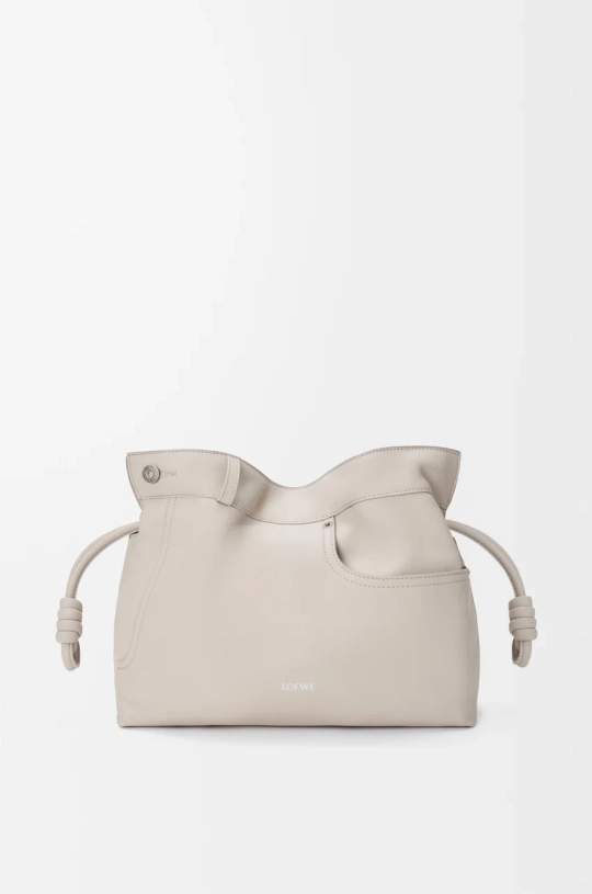 Loewe Сумка-клатч среднего размера Panta Flamenco из блестящей телячьей кожи, экрю