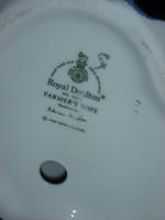 Статуэтка. Фарфор. Жена фермера. Royal Doulton. Англия