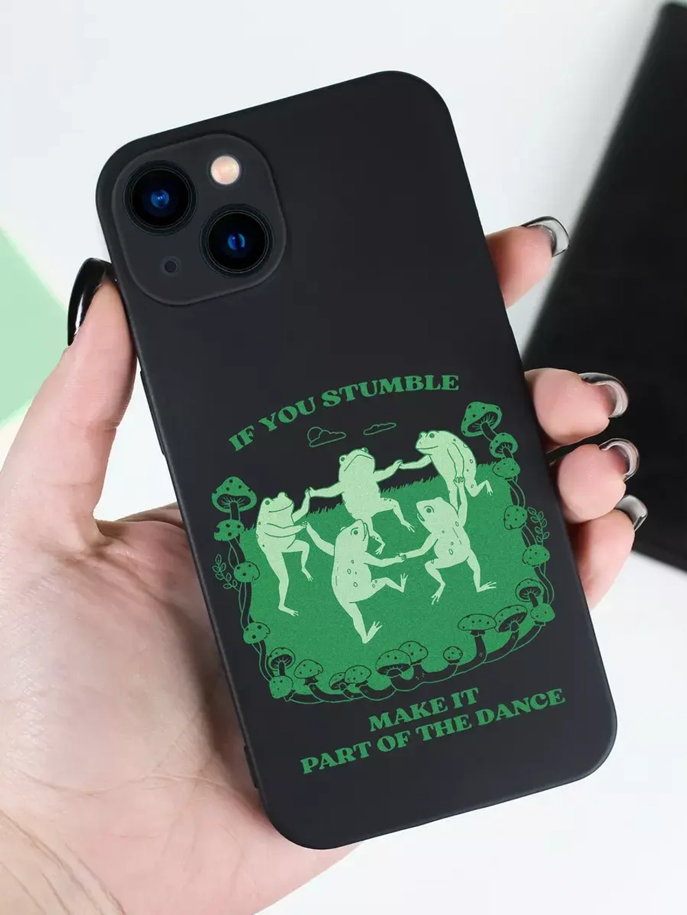 Чехол на iPhone 15 с принтом