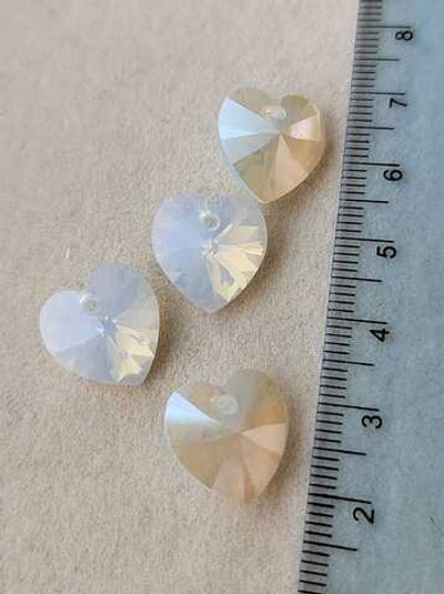 6228-14-white opal Кристалл "Сердечко" 14мм, white opal moonlight, белый опал