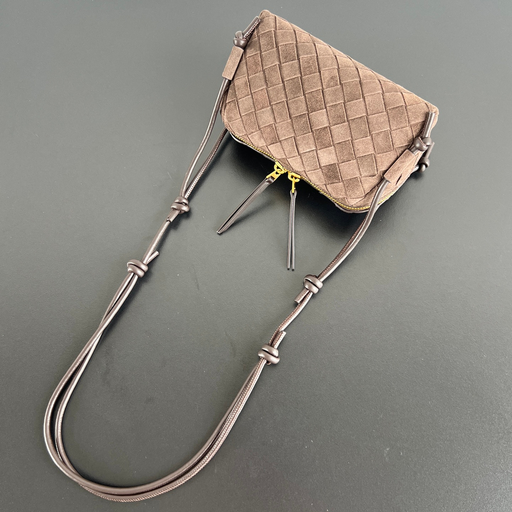 Сумка Bottega Veneta Concert Pouch — коричневая — фото 5