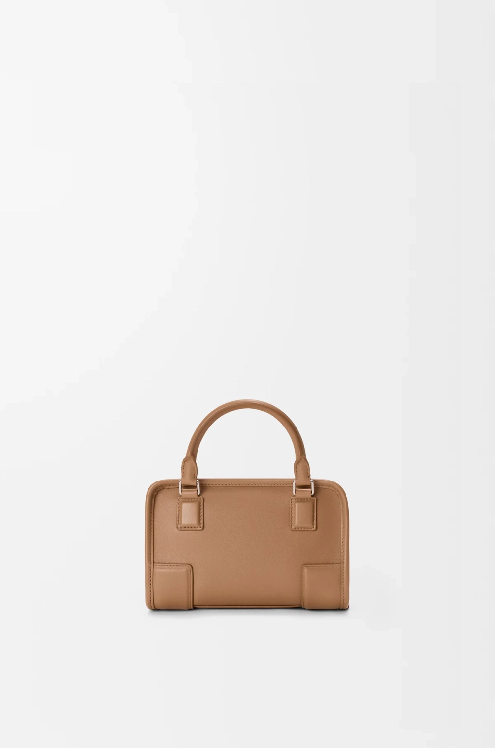 Loewe Мини-сумка Amazona 180 из мягкой телячьей кожи, мокко