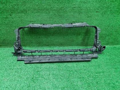 Кронштейн решетки радиатора Mercedes G W463 18-24