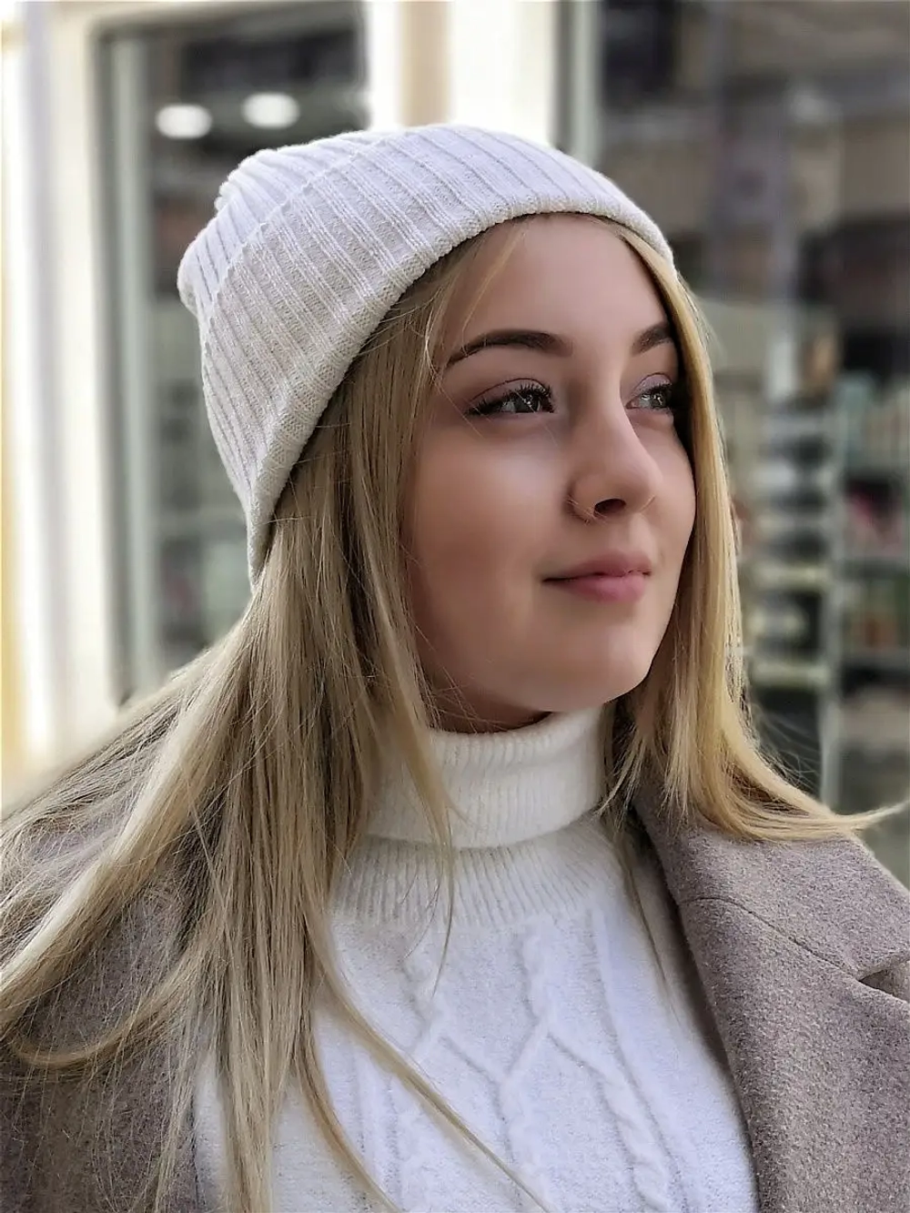 Шапка женская вязаная шерстянная