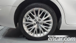 Toyota Camry 2.5 XLE Hybrid — 2019