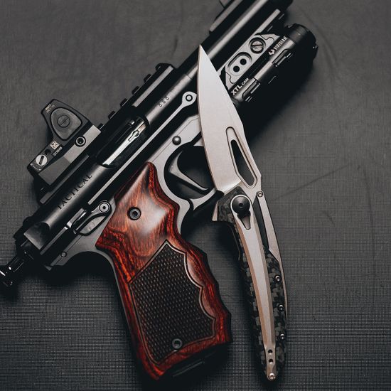 Складной нож Zero Tolerance 0990 c клинком из стали CPM-20CV, рукоять карбон
