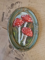 Картина в овальной рамке