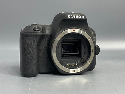 Canon 200D Kit 18-55mm 4.100 кадров