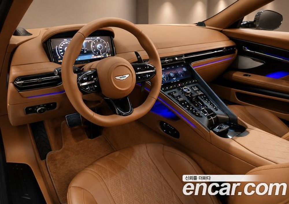Aston Martin DB12 4.0 V8 — 2025