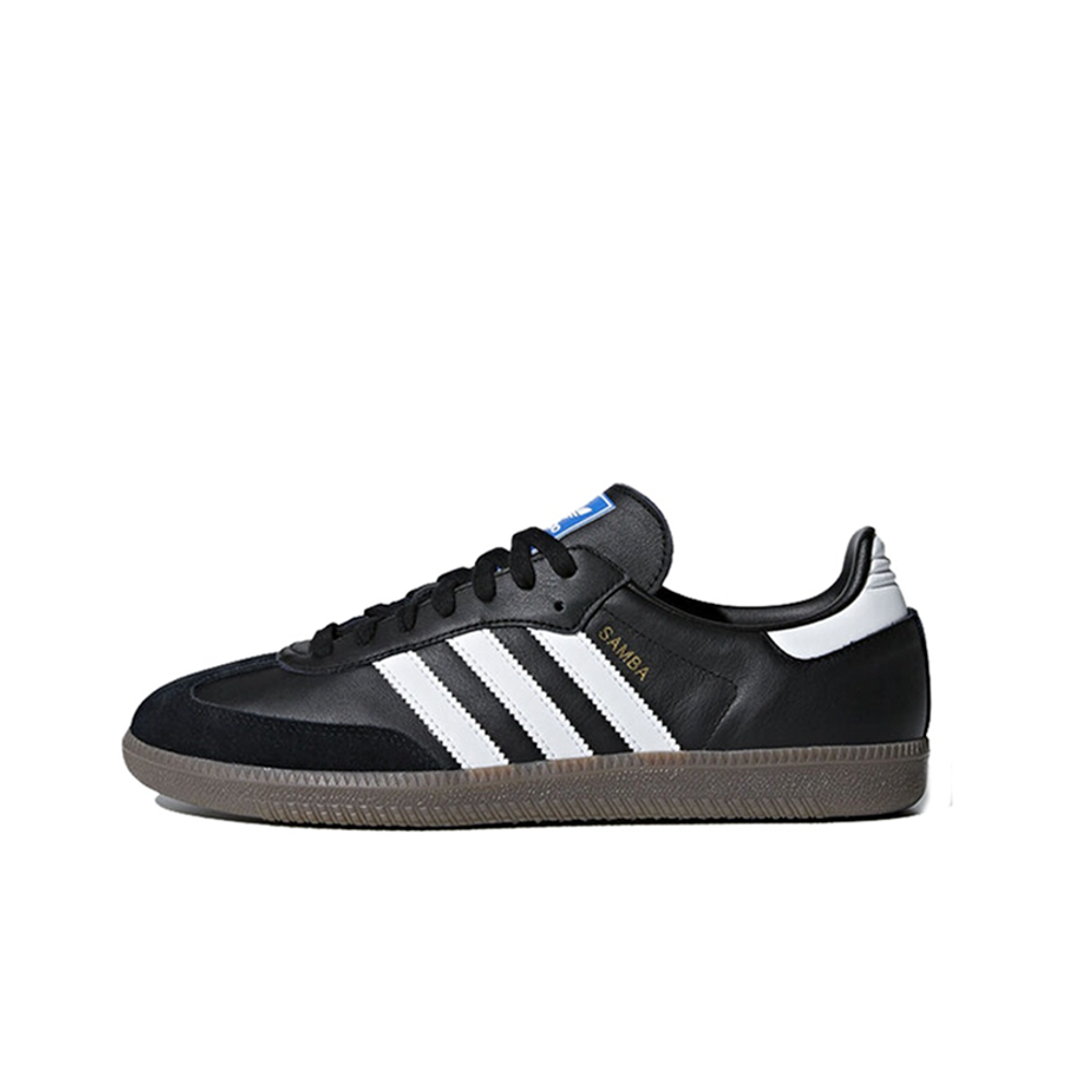 alt="adidas Samba OG Black White Gum B75807 черные замшевые кроссовки с белыми полосками и gum-подошвой вид сбоку на белом фоне"