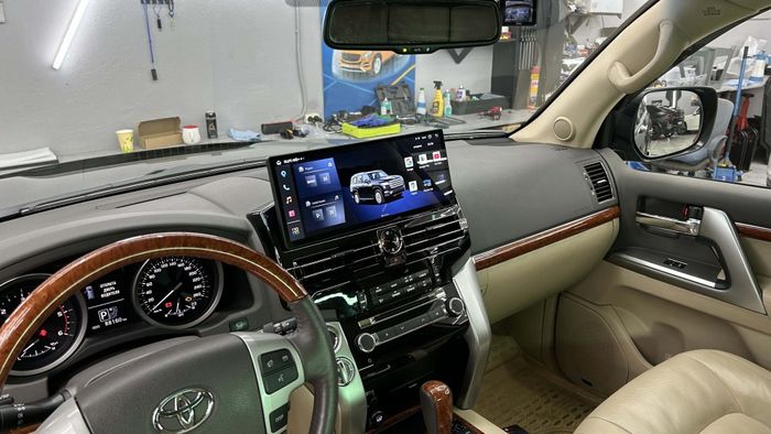 Магнитола для Toyota Land Cruiser 200 2013-2015 - RDL монитор 15.6" на Android 13, Быстрая, CarPlay, 4G SIM-слот