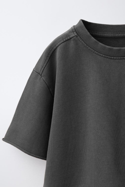 ZARA ФУТБОЛКА С ЭФФЕКТОМ ПОТЕРТОСТИ, ТЕМНО-СЕРЫЙ