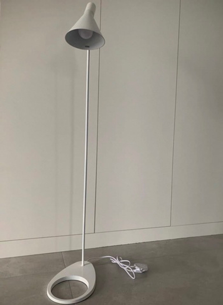 Floor design lamp AJ by Louis Poulsen
