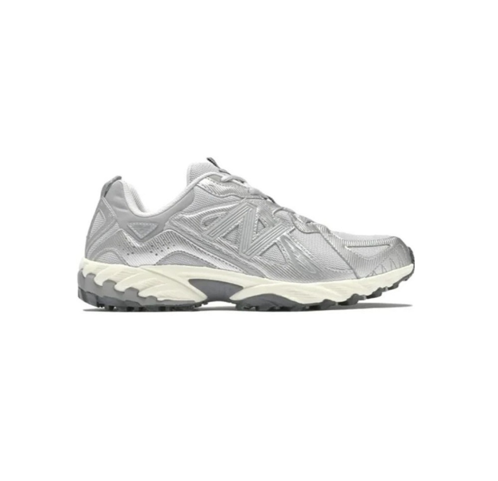 alt="New Balance 610T Castlerock ML610TAU серебристо-серые трейловые кроссовки вид сбоку на белом фоне"
