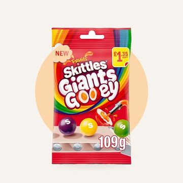 Жевательная конфета Skittles Giants GOOEY с начинкой, 109 гр