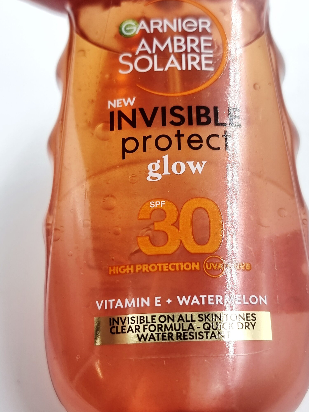 Cолнцезащитный невидимый спрей SPF30  Garnier Invisible Protect Glow с витамином Е и экстрактом арбуза, 150 мл