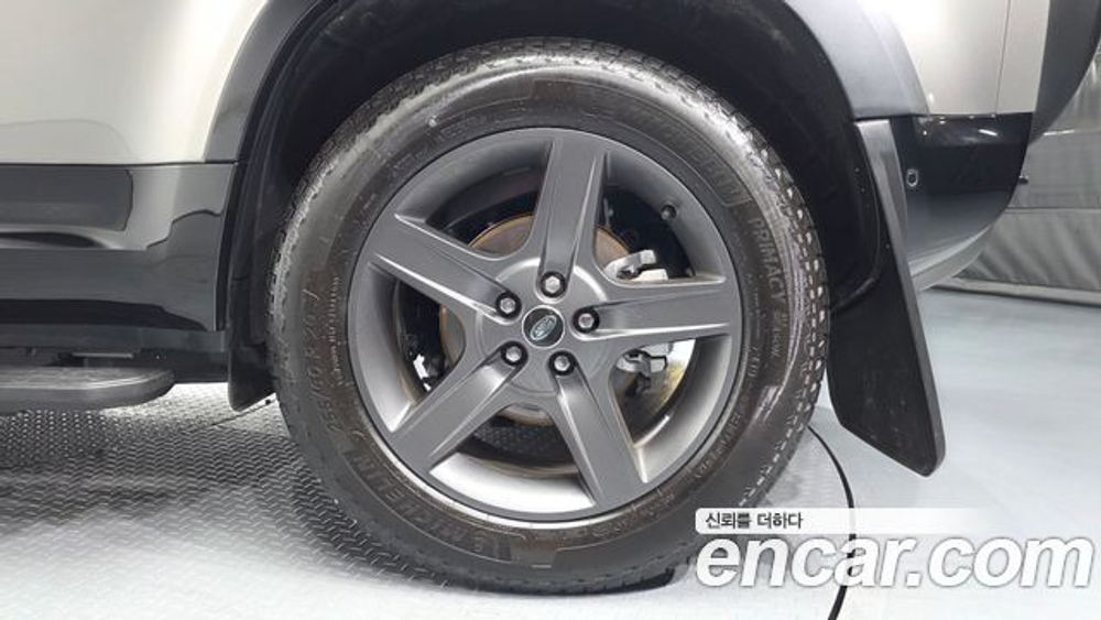 Land Rover Defender 110 P300 X-Dynamic SE — 2025