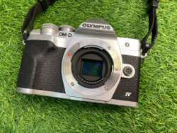 Olympus E-M10 Mark IV kit 14-42mm 3.5-5.6 EZ