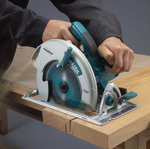 ХИТ! Пила дисковая Makita 1,8 кВт, диск 210/30 мм для продольной и поперечной распиловки древесины глубиной до 75,5 мм 5008MG