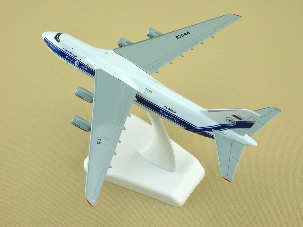 Модель самолета Ан-124-100 (М1:400, Волга-Днепр, RA-82044)