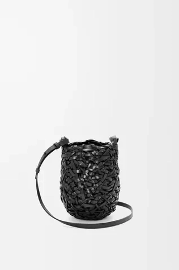 Loewe Маленькая сумка Nest Basket из телячьей кожи, черный