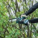 Аккумуляторная цепная пила Makita UC029GZ01(R)