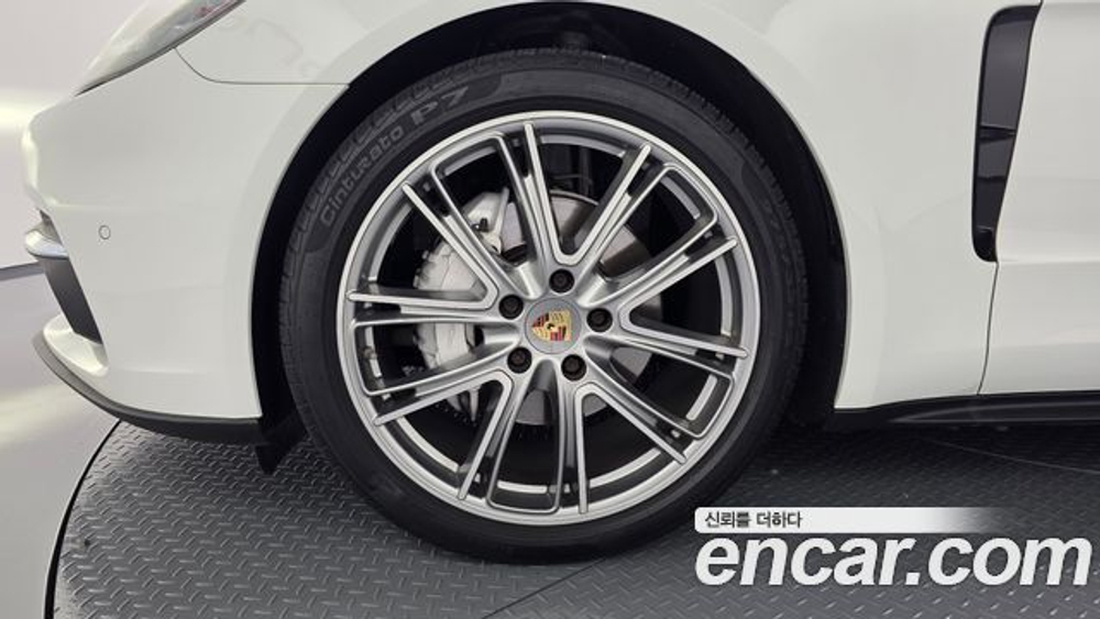 Porsche Panamera 3.0 AWD — 2020