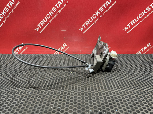 Замок капота