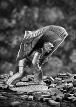 Оловянная фигурка Рабочий с транспарантом