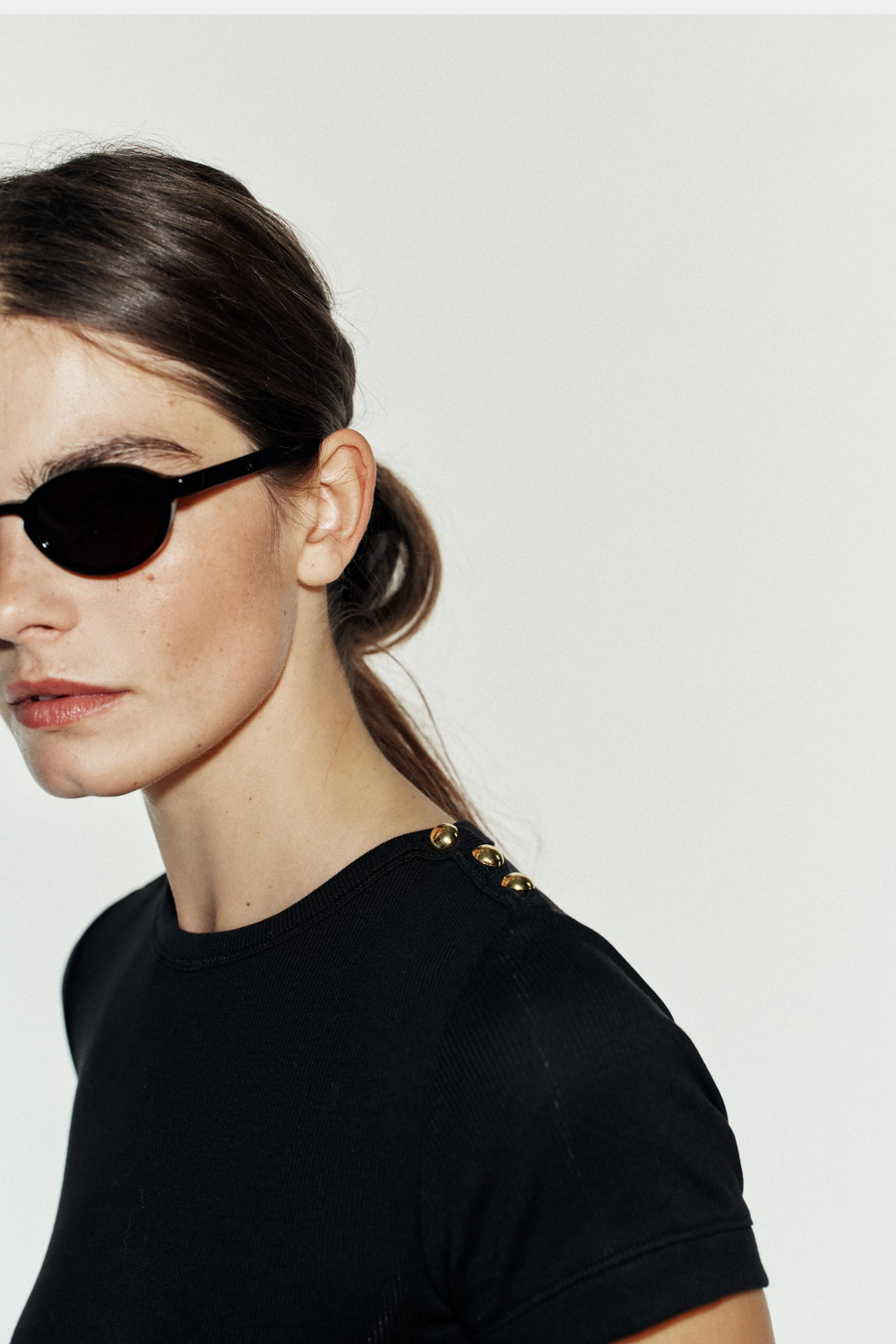 ФУТБОЛКА В РУБЧИК С ПУГОВИЦАМИ — ZARA
