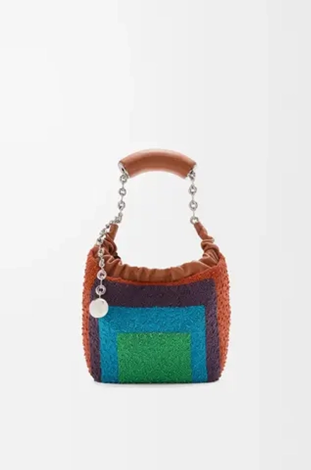 Loewe Мини-сумка-мешок Squeeze из кожи с бисером, карамельный