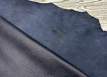 Темно-синяя кожа Poncho Lux Deep Marine крупным планом