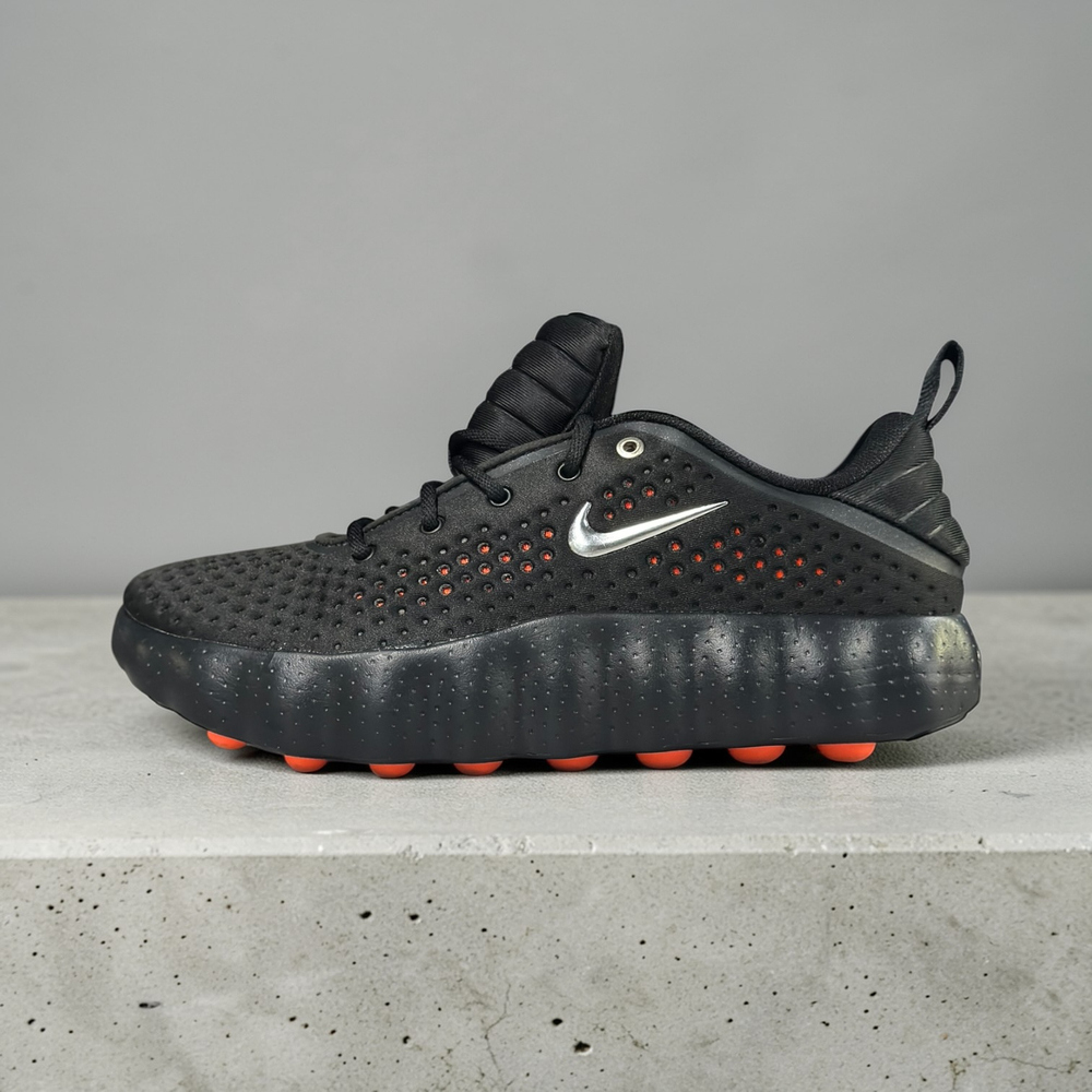 Nike Mind 002 • Black Hyper Crimson