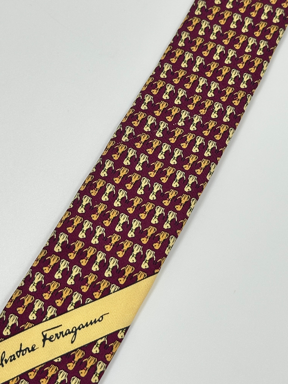 Галстук бордовый с собаками Salvatore Ferragamo