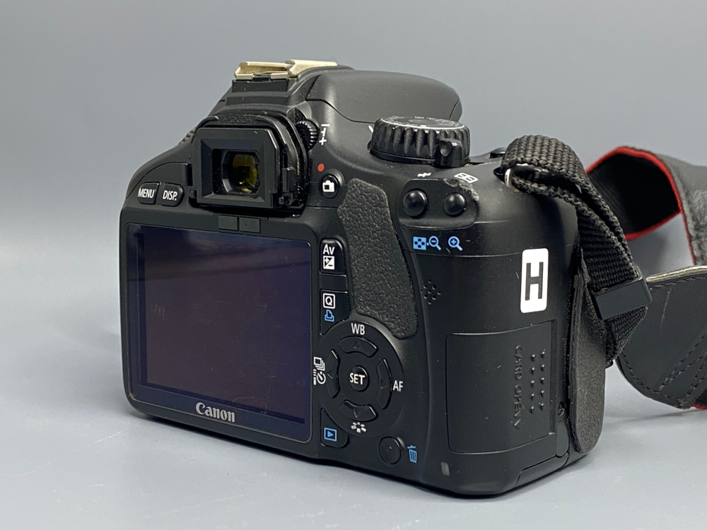 Canon EOS 550D — не поднимается вспышка, 22 580 кадров