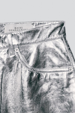 ZARA X BAISI GUADAGNINO КОЖАНЫЕ ШОРТЫ-БЕРМУДЫ С ЭФФЕКТОМ МЕТАЛЛИК, СЕРЕБРЯНЫЙ