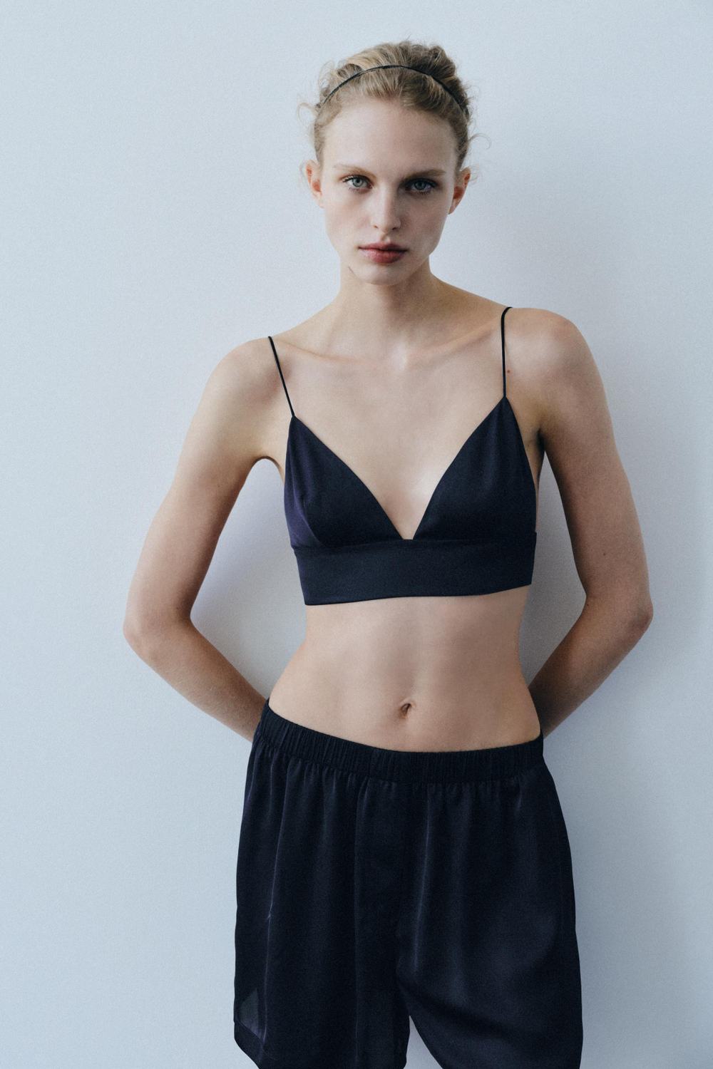 ОДНОТОННЫЕ АТЛАСНЫЕ ШОРТЫ — ZARA