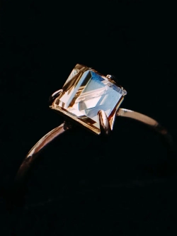 Кольцо Миражи тонкое с кристаллом Swarovski цвета шампань