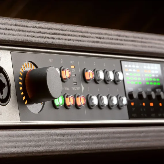 Universal Audio Volt 876 Silver