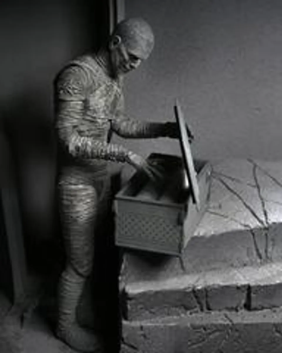 Фигурка NECA Universal Monsters: Mummy (B&W) (Бамп)