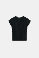 ХЛОПКОВАЯ ФУТБОЛКА С V-ОБРАЗНЫМ ВЫРЕЗОМ — ZARA