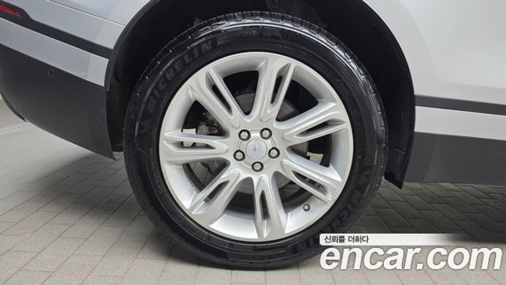 Land Rover Range Rover Velar 2.0 D240 SE — 2018