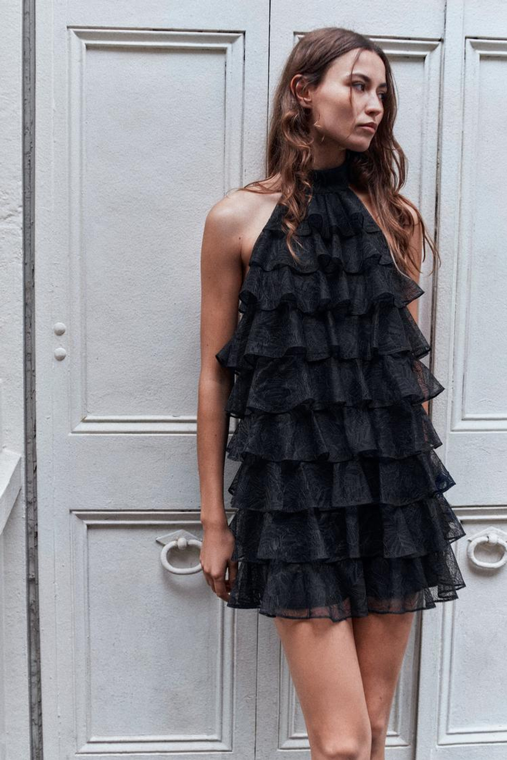 ZARA КОРОТКОЕ ПЛАТЬЕ С ВОЛАНАМИ И КРУЖЕВОМ, ЧЕРНЫЙ