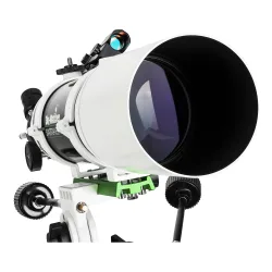 Телескоп Sky-Watcher StarTravel BK 102 AZ PRONTO на треноге Star Adventurer - крупный план объектива и искателя