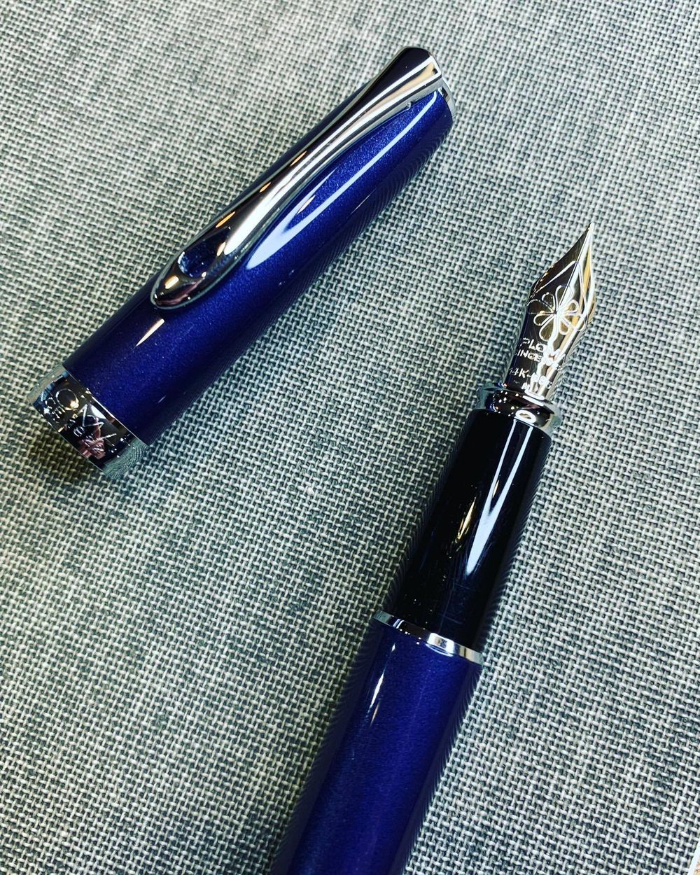 Перьевая ручка Diplomat Excellence A2 Midninht blue chrome M 14ct. (D40209015) 7
