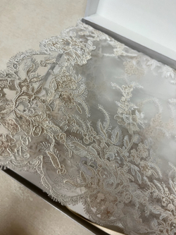 Скатерть кружевная 140x360 Emozioni Lace шампань