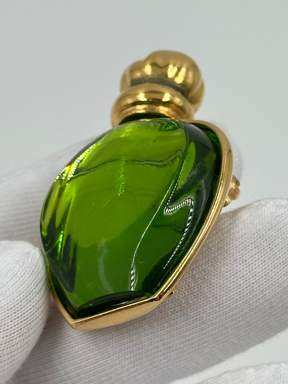 Брошь в виде флакона духов Tendre Poison Christian Dior