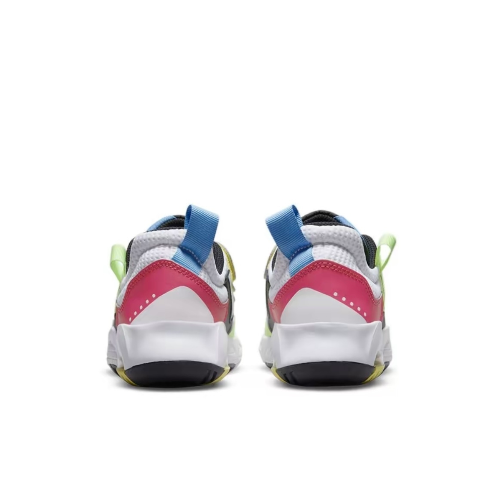 alt="Яркие разноцветные акценты на Jordan MA2 PS Rainbow"