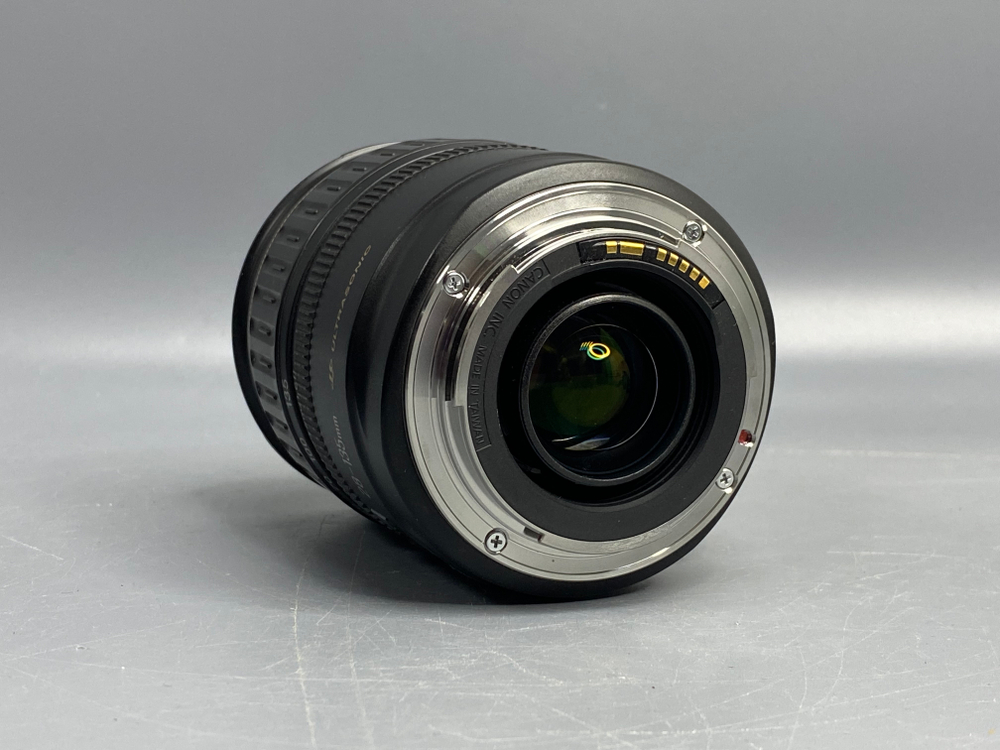 Canon EF 28-135mm 3.5-5.6 IS